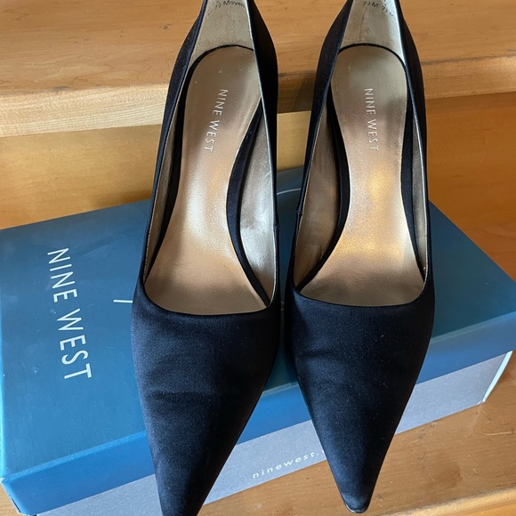 Nine West Black Satin Pumps - Picture 2 of 4